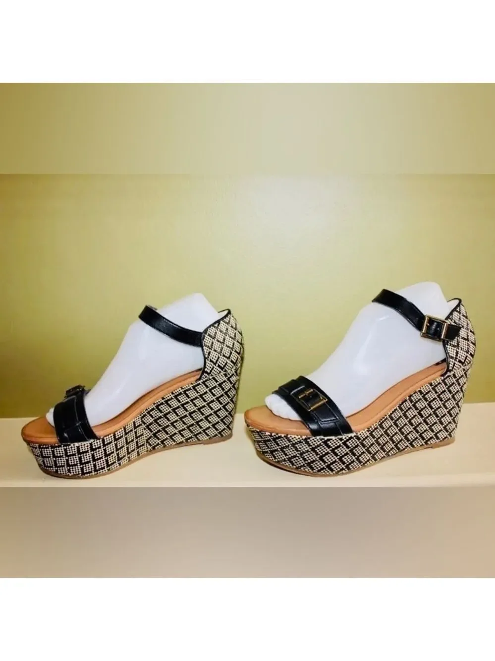 BC SHOES PLATFORM WEDGES SANDALS BLACK AND WHITE LANYARD CROSS STICH RETRO 7
